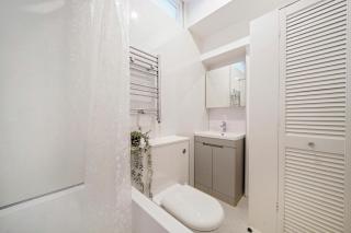 Modern 2-Bedroom, 2-Bath Apartment in Fitzrovia - 6