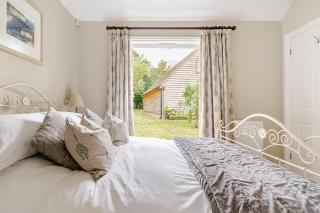 Cosy Country Cottage - 1