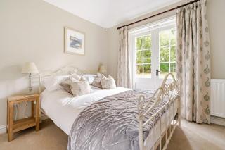 Cosy Country Cottage - 4