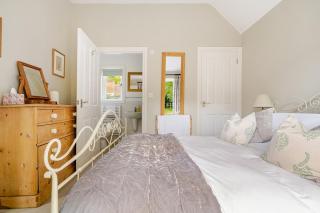 Cosy Country Cottage - 2