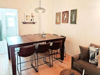 MTL Rentals Zone - Huge Montreal Stay - 10 Bedrooms and Patio - Sleeps 30 - 9