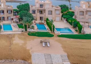 Stylish 4-Bedroom Villa with a Pool & Lagoon Access - 2