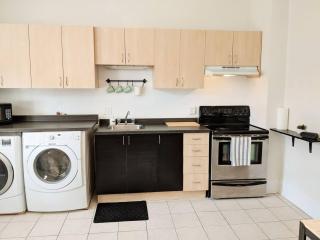 MTL Rentals Zone - Huge Montreal Stay - 10 Bedrooms and Patio - Sleeps 30 - 2