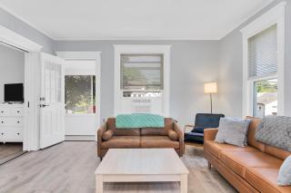 Welcome to Hat City Danbury, A Suburban Retreat - 0