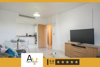 Luxury Two-Bedroom Apartment - Central, Free Wi-Fi, 7 Mins from Station By AV Hughes Properties - 0