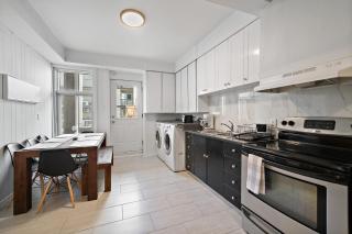 Huge Montreal Stay - 10 Bedrooms and Patio - Sleeps 30 - 5