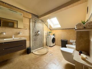 ARIA Ultracentral Studio - 6