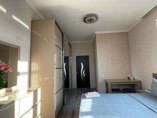 Ruz & Arian Zvartnots Airport - 5