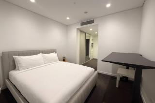 The Only One - Riverfront Elegance, Free Carpark - 3