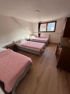 Entire apartment 2 bedroom 5 beds - 4