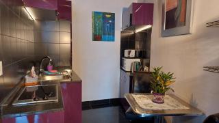 Apartment mit privatem Balkon sowie Meer- und Gebirgsblick im modernen Stil - 5