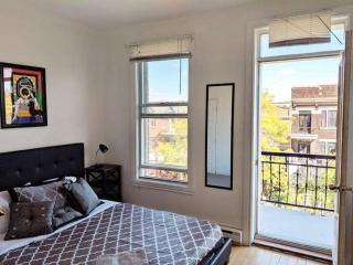 Large 5 Bedroom City Escape with Balcony and Room for 14 - 7