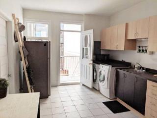 Large 5 Bedroom City Escape with Balcony and Room for 14 - 1
