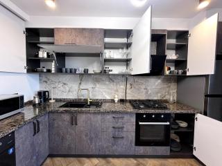 Modern City-View Suite, 20-min Walk to Center - Erevan - 6
