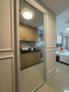 Shore 2 Residences RM 19106 Pool View by Prime Stay MOA - 9