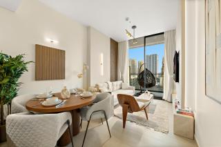 Bright & Cozy 1BR Apartment with Balcony in JVC - 4