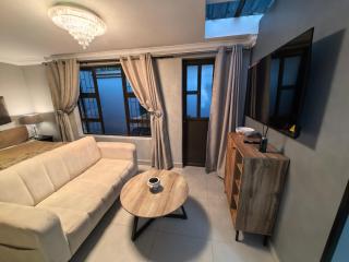 Bryanston Palms Accommodation - 7
