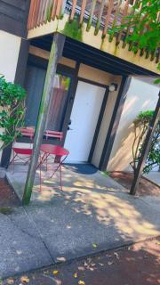 4-plex Apartment in Burien - Unit 1 - 7 min from Sea Tac Airport - 15 min from Downtown Seattle - 2