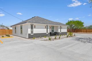 Stylish New 2B1B near SpaceX - Brownsville - 8