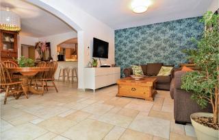 Gorgeous Home In Rochefort Du Gard - 9