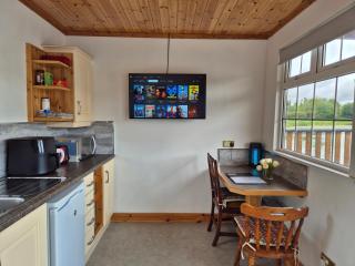 Waterfront Lodges - North Cabin - 8