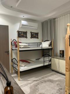 Luxurious Boho 3BR Apartment, Sleeps 9, Riyadh-شقة فاخرة بوهيمية 3 غرف نوم, تناسب حتى 9 أشخاص, الرياض - 1