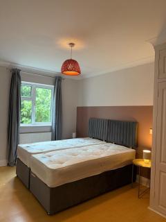 Free secure parking - Substantial Detached 5Bedroom House - Hosted by StaySejour - Findon - 1