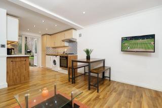 Central Whitechapel 2 BR Apartment Private Garden Sleeps 6 - 5