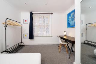 Central Whitechapel 2 BR Apartment Private Garden Sleeps 6 - 3