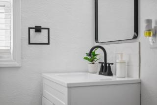 Bloomfield Pittsburgh H Stylish Cozy Private Bedroom, Shared Bathroom, with Free Parking - 4