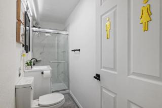 Bloomfield Pittsburgh H Stylish Cozy Private Bedroom, Shared Bathroom, with Free Parking - 3