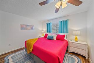 Poolside Paradise: Game room, Pickle ball & Pool - 3