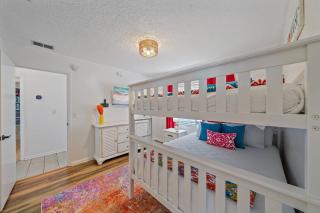Poolside Paradise: Game room, Pickle ball & Pool - 1