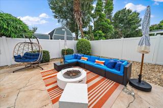Poolside Paradise: Game room, Pickle ball & Pool - 2