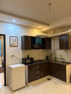 Luxury Eiffel View Gaming & Comfort - Lahore - 8