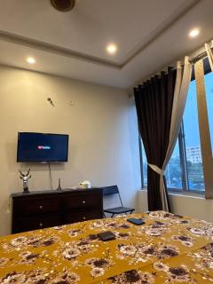 Luxury Eiffel View Gaming & Comfort - 6