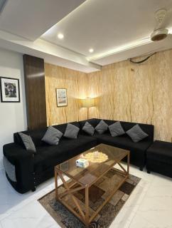 Luxury Eiffel View Gaming & Comfort - 5