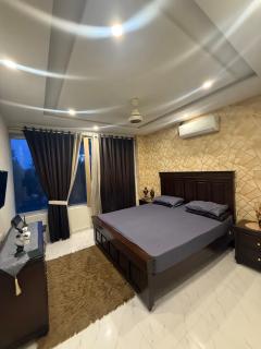 Luxury Eiffel View Gaming & Comfort - 2