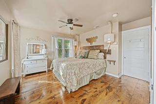 Suite Elliana w/Hot Tub & Outdoor Fireplace! - 3