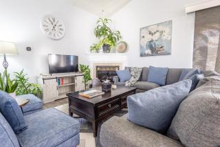 Farmington Gem 6BR Hot Cold Tub Sleeps 15 - 2