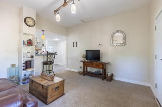 Tristian Suite Walk to Main Street - 7