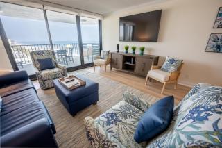 Waterfront condo w heated pool & sauna - 0