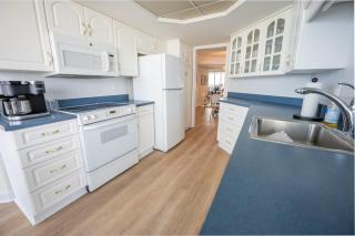 Waterfront condo w heated pool & sauna - 6
