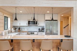 New Scandinavian Cabin in Brian Head - 3