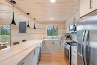 New Scandinavian Cabin in Brian Head - 1