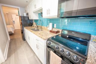 Newly Remodeled Grand Cayman Honeymoon Suite,Pools - 9