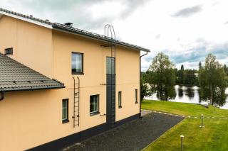 Riverside Luxury Retreat By BookLapland - 9