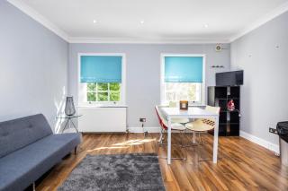Modern Whitechapel 1BR Home Sleeps 3 Guests - 6