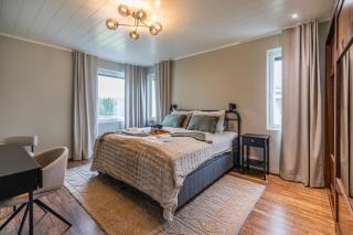 Riverside Luxury Retreat By BookLapland - 9