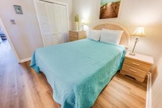 2BR Mariners Cove PoolSteps to BeachLow Floor! - 8